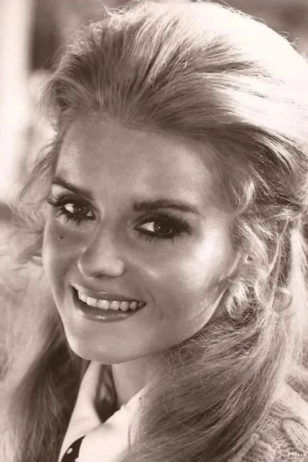 Sharon Farrell fotoğrafı