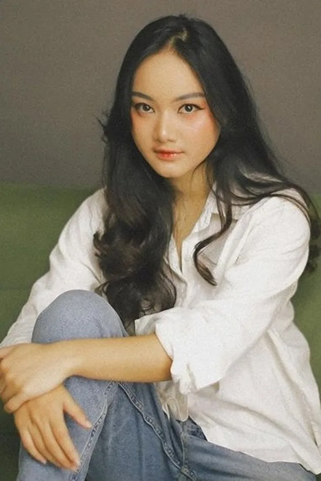 Putri Anggie fotoğrafı