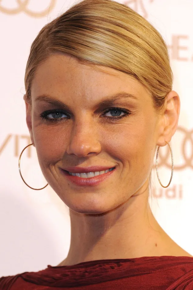 Angela Lindvall fotoğrafı