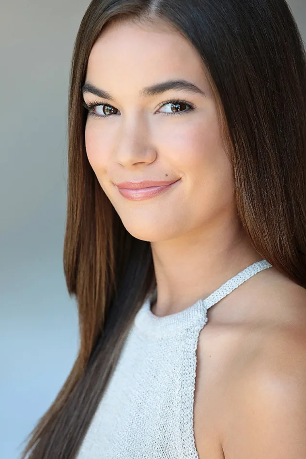 Courtney Lauren Cummings fotoğrafı