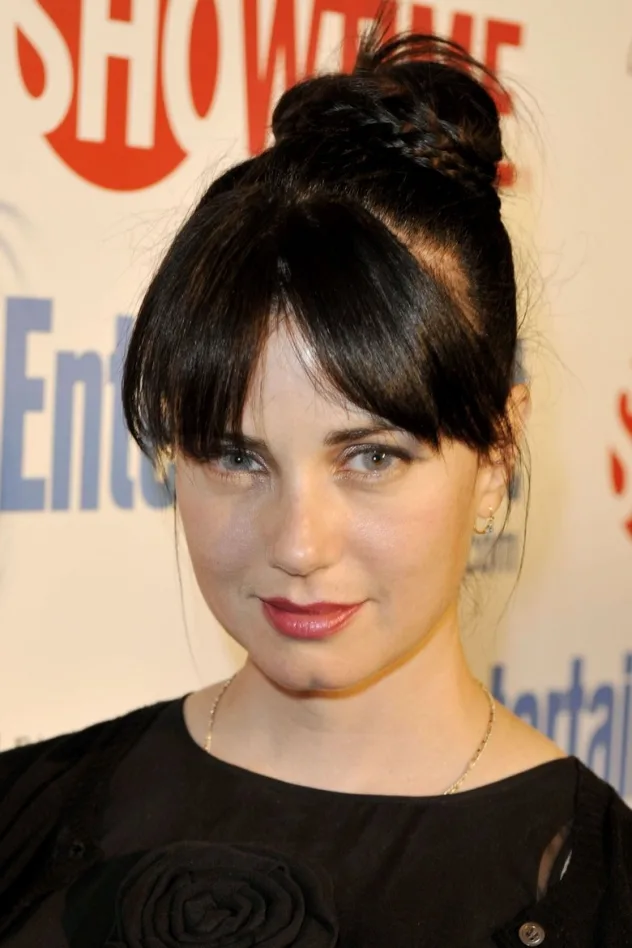 Mia Kirshner fotoğrafı