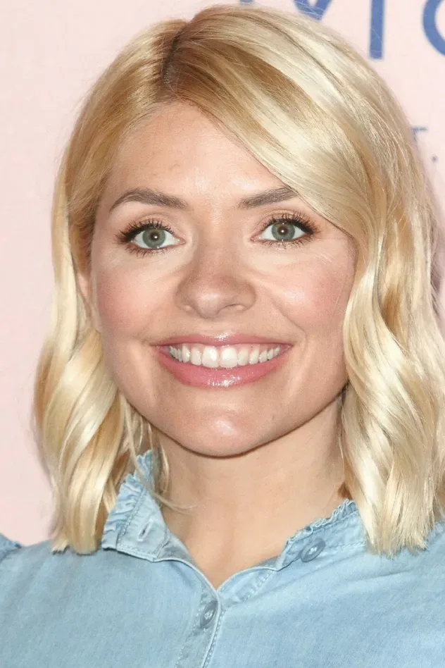 Обложка для Holly Willoughby