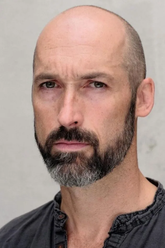 Adam Burton fotoğrafı