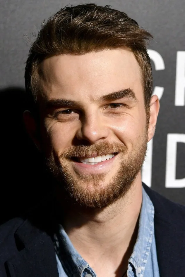 Nathaniel Buzolic fotoğrafı