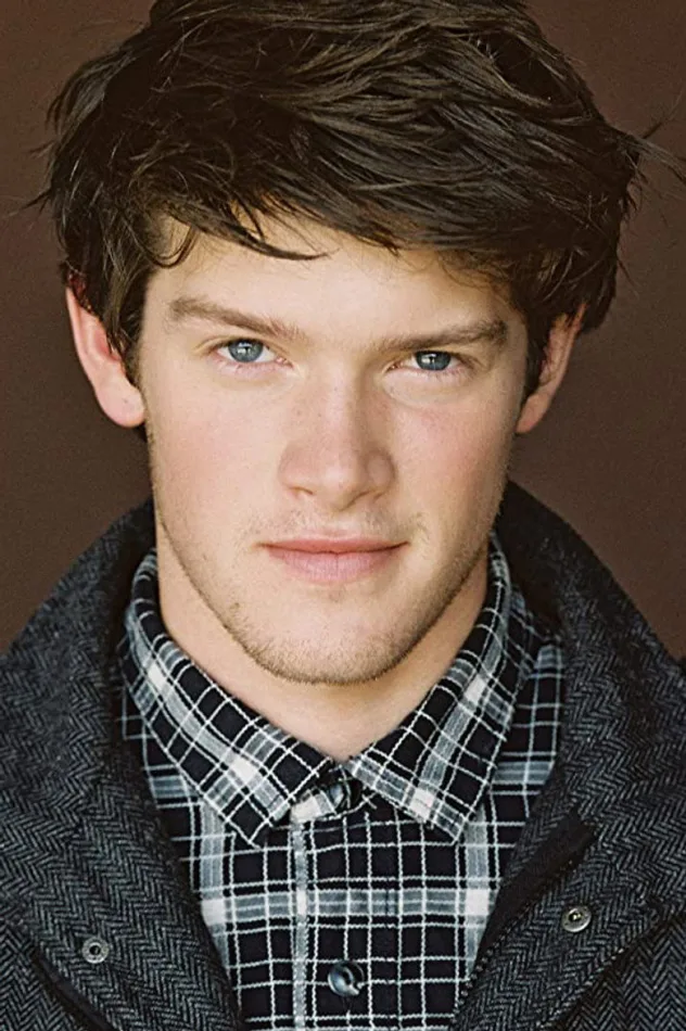 Alex MacNicoll fotoğrafı