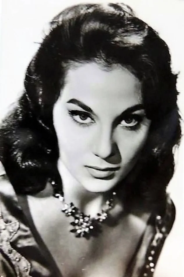 Mara Cruz photo