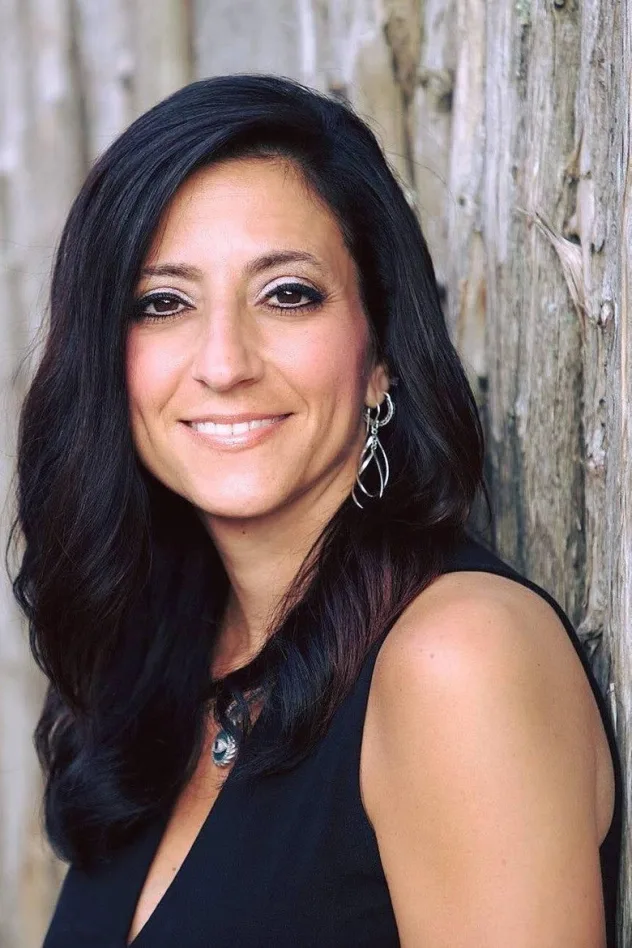 Imagen de portada para Shari DeBenedetti