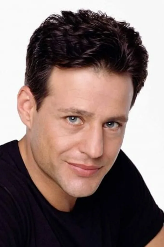 Louis Mandylor fotoğrafı