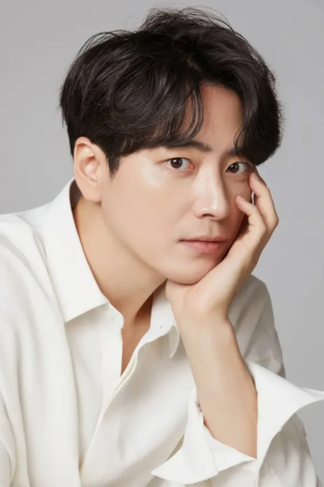 Lee Jun-hyuk fotoğrafı