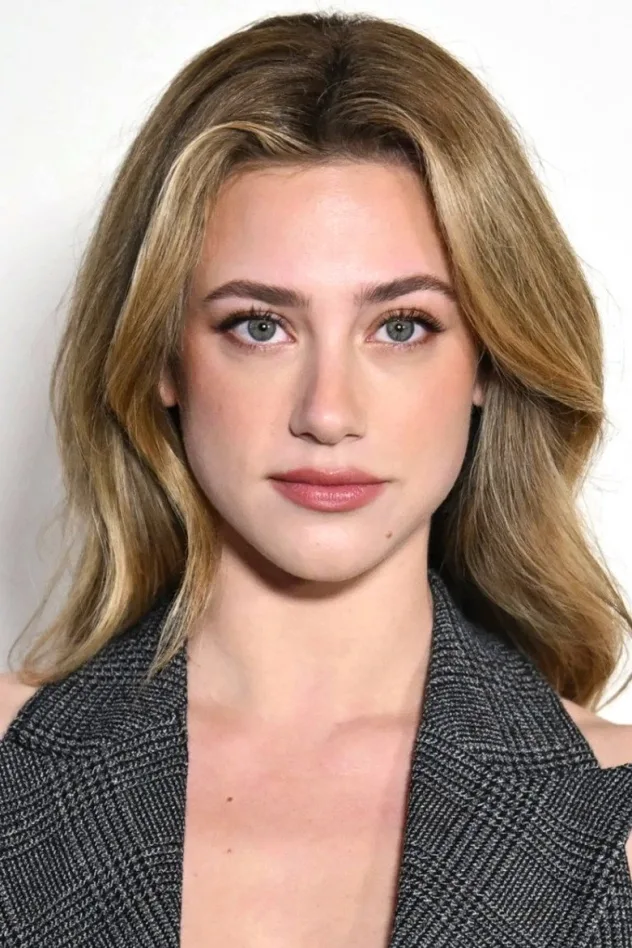 Lili Reinhart fotoğrafı