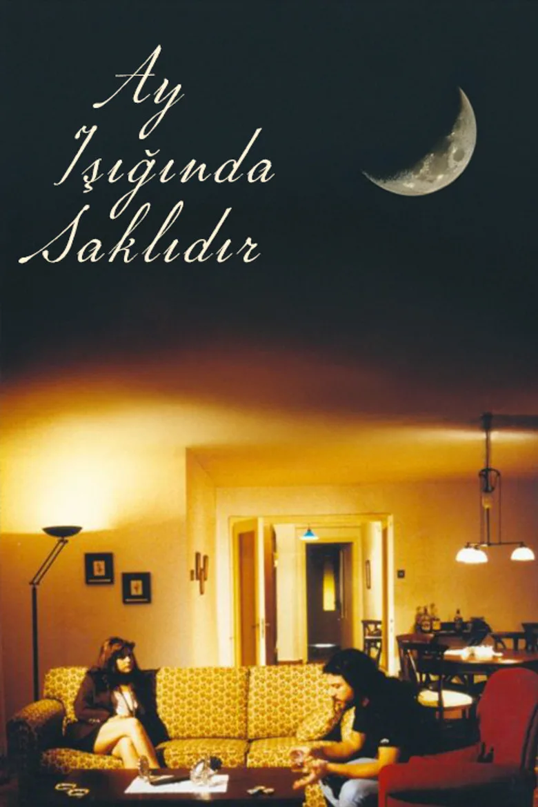 Ay, Işığında Saklıdır posteri