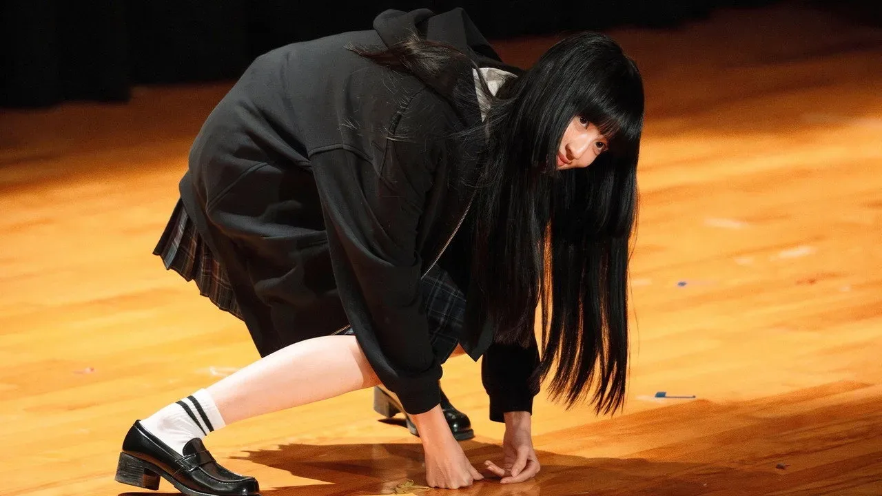 Girl from Nowhere Japan için arka plan görseli