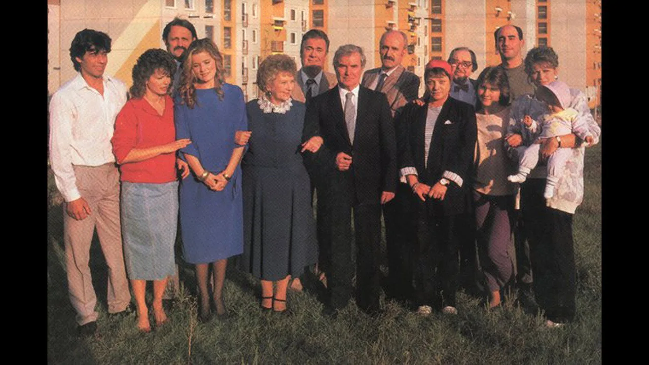Fondo para Szomszédok